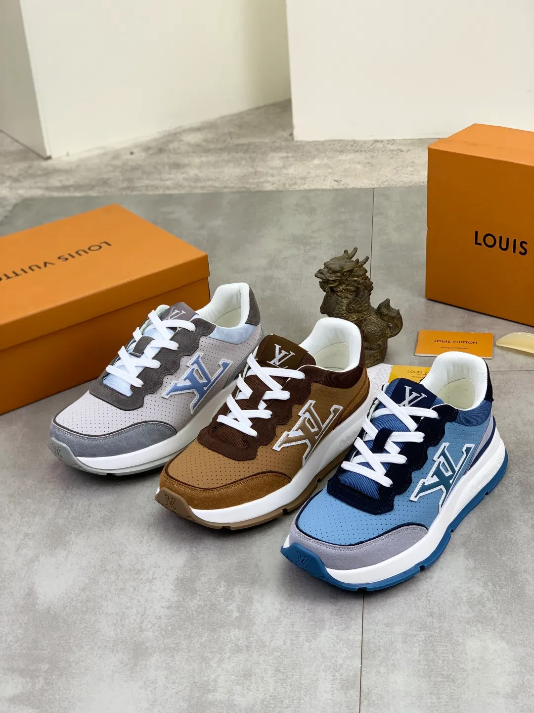 Men's men's shoes💰P440💰[New model]🆘[Louis Vuitton] LV official website latest model🎁casual and fashionable men's shoes👟hot style💥simple and elegant style, exclusive for trendy men. Unique official website latest brand elements👑original decoration, fashionable and generous, the fabric is made of original calfskin➕comfortable and breathable mesh lining➕pig skin lining ✅The official website specifies wear-resistant casual outsole, the classic model is taken in real life🎬Color: 3️⃣colors available😍Number of codes: 38-44 (45 46 customized)